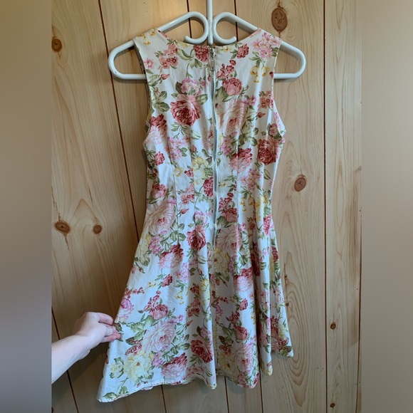 Xtaren short summer dress- small - Picture 3 of 9